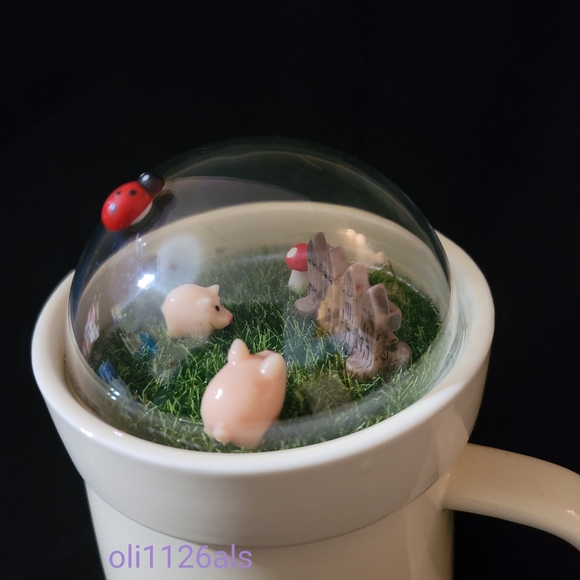 Pigs Terrarium Ceramic Beige Mug With Dome Lid - Picture 4 of 5